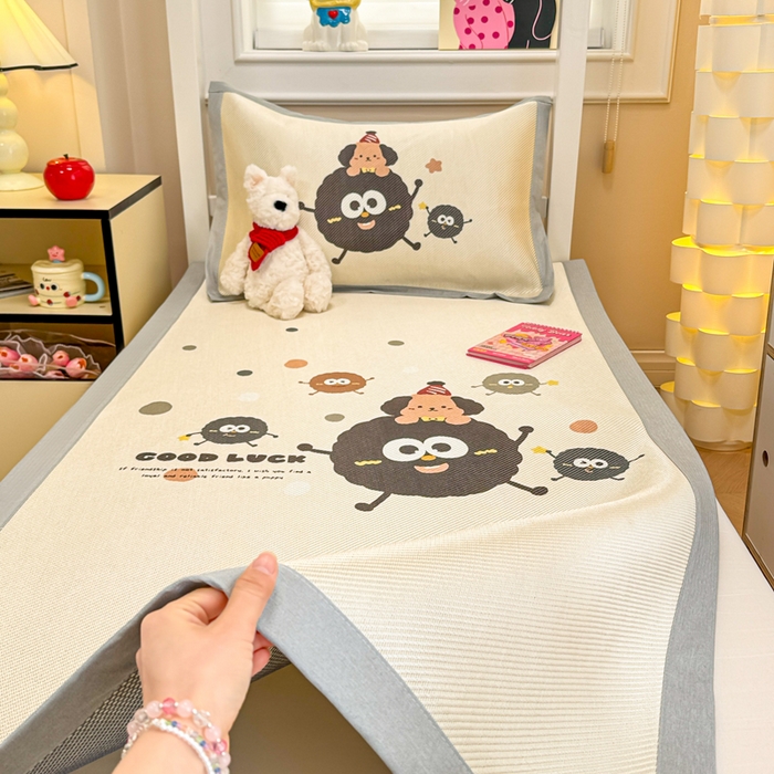 91家纺网 家纺一手货源 找家纺 慕尚家纺 2025新款凉感大版冰丝席学生季款三件套 幸运大眼萌