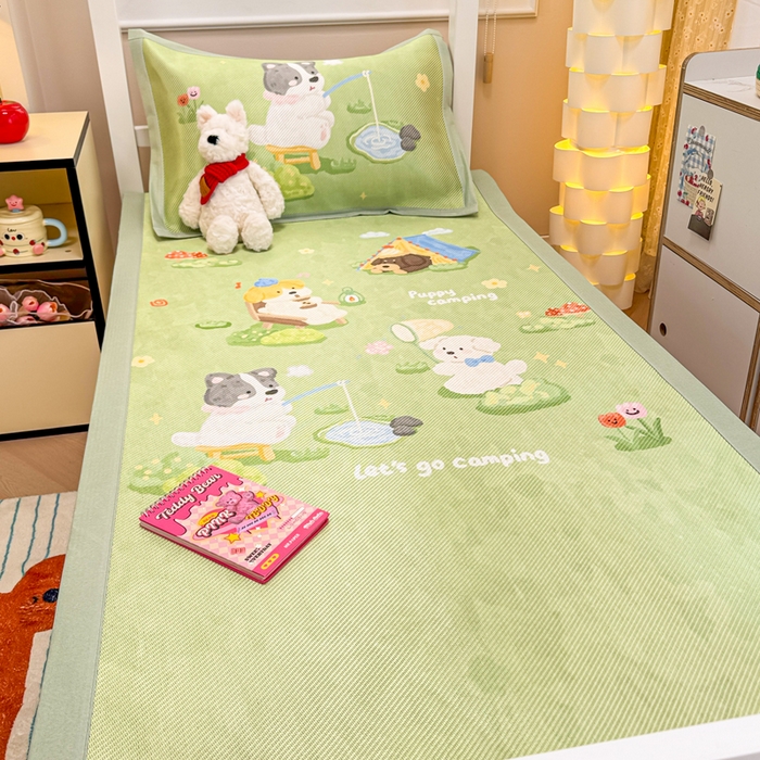 91家纺网 家纺一手货源 找家纺 慕尚家纺 2025新款凉感大版冰丝席学生季款三件套 油墨画狗狗