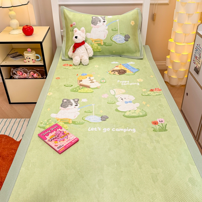 91家纺网 家纺一手货源 找家纺 慕尚家纺 2025新款凉感大版冰丝席学生季款三件套 油墨画狗狗