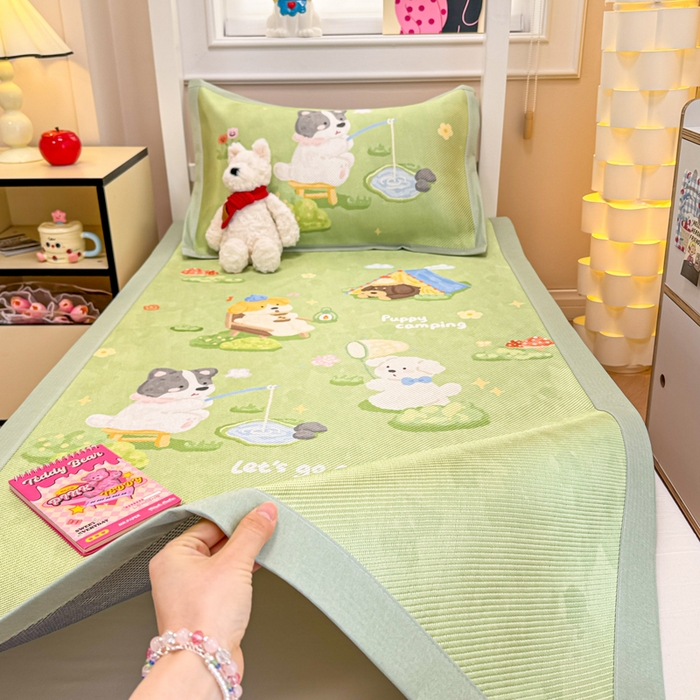 91家纺网 家纺一手货源 找家纺 慕尚家纺 2025新款凉感大版冰丝席学生季款三件套 油墨画狗狗