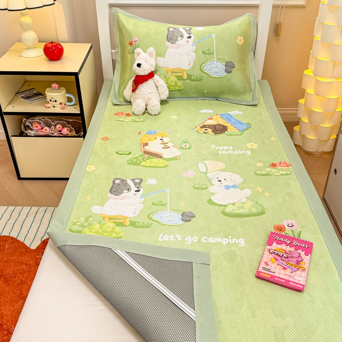 91家纺网 家纺一手货源 找家纺 慕尚家纺 2025新款凉感大版冰丝席学生季款三件套 油墨画狗狗