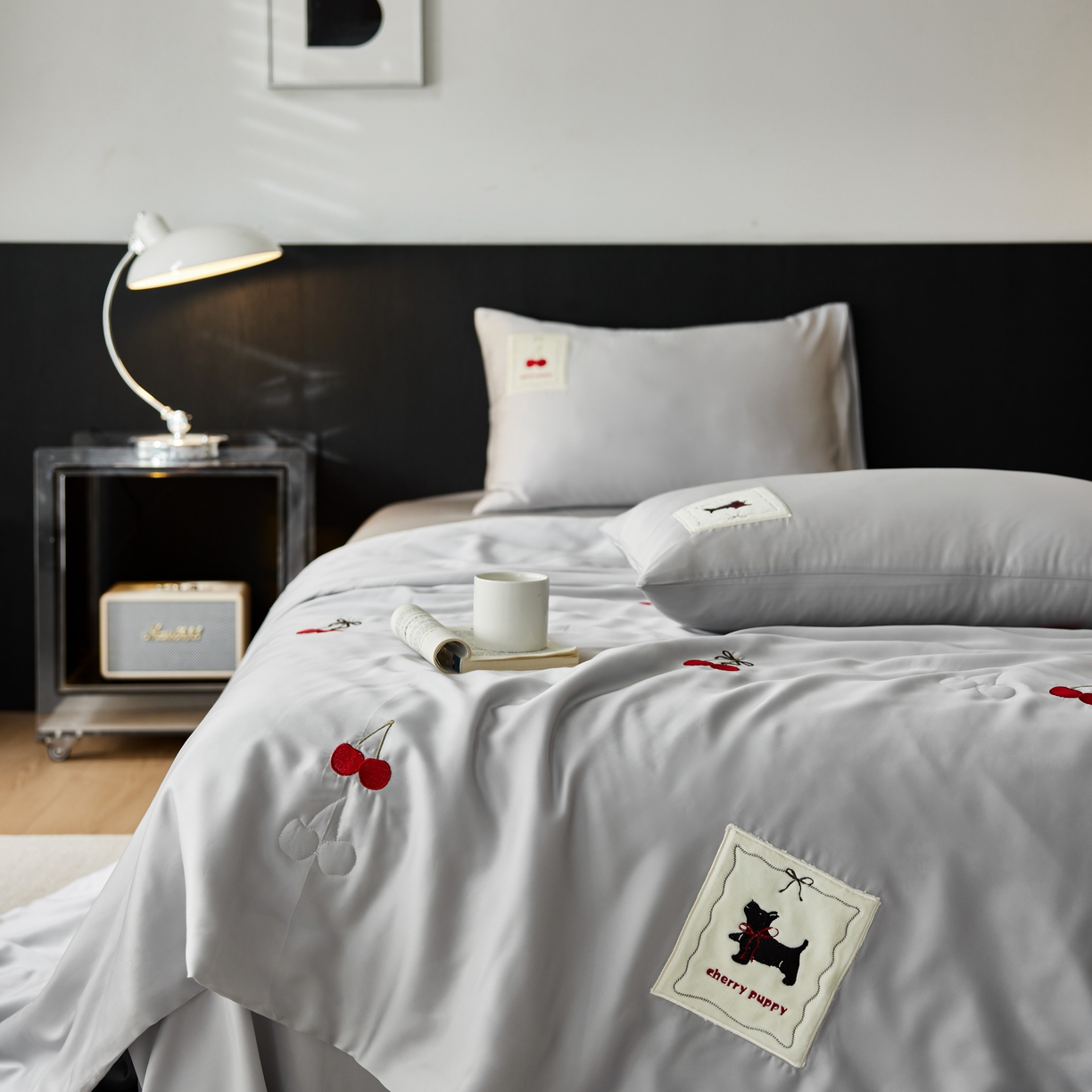 91家纺网 家纺一手货源 找家纺 初拾 2025新款60支奥地利进口兰精天丝夏被夏凉被空调被—樱桃奇奇 浅灰