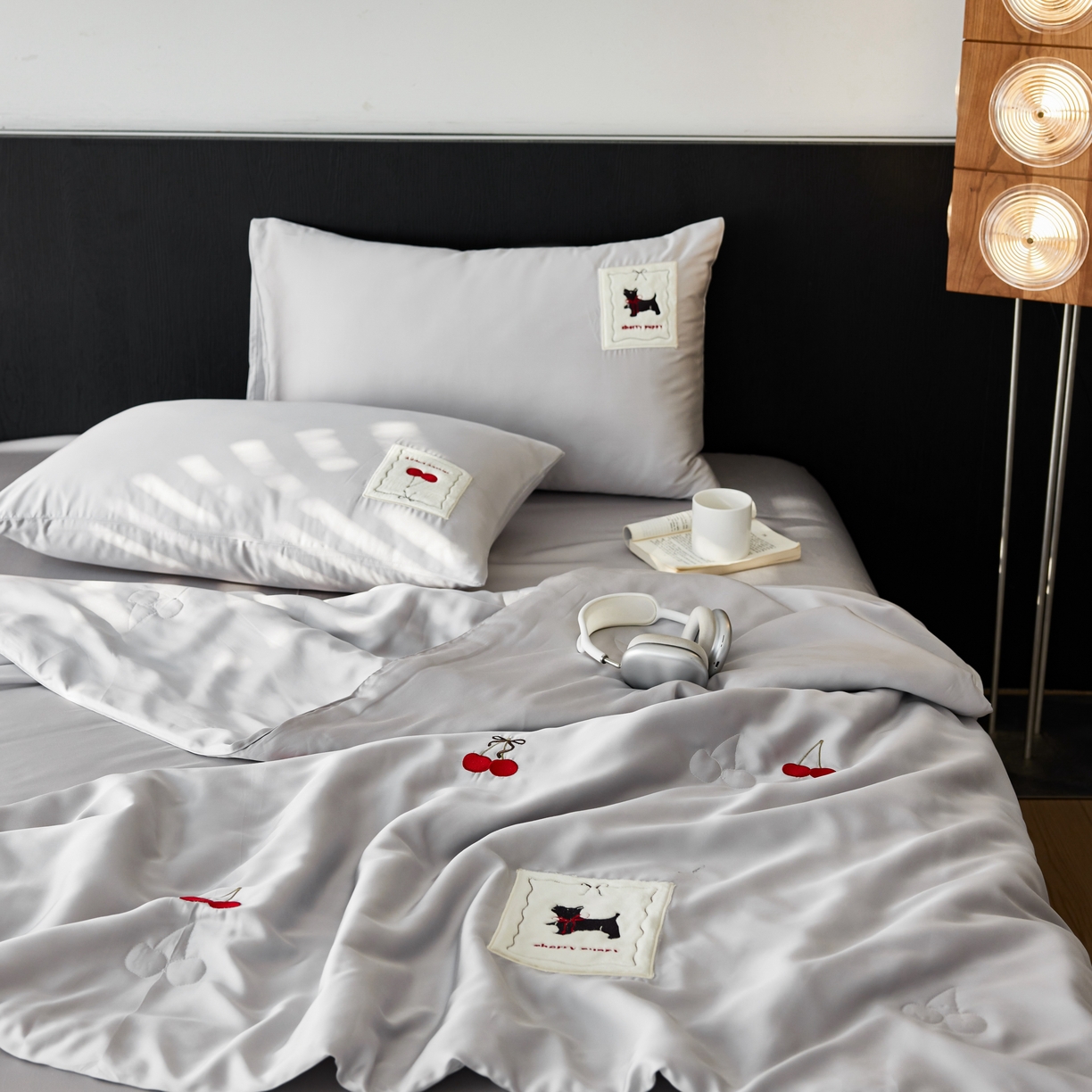 91家纺网 家纺一手货源 找家纺 初拾 2025新款60支奥地利进口兰精天丝夏被夏凉被空调被—樱桃奇奇 浅灰