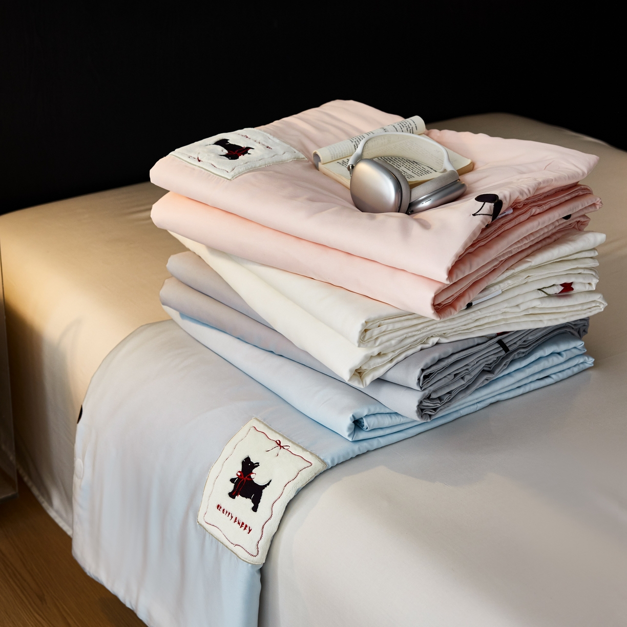 91家纺网 家纺一手货源 找家纺 初拾 2025新款60支奥地利进口兰精天丝夏被夏凉被空调被—樱桃奇奇 组合图仅供展示