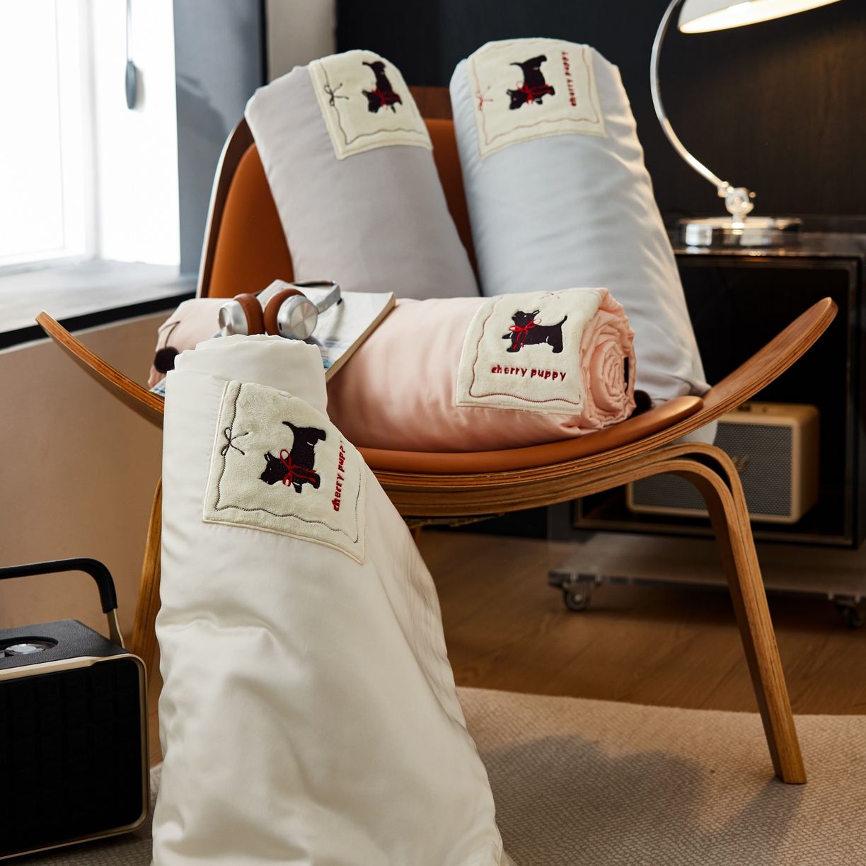 91家纺网 家纺一手货源 找家纺 初拾 2025新款60支奥地利进口兰精天丝夏被夏凉被空调被—樱桃奇奇 组合图仅供展示