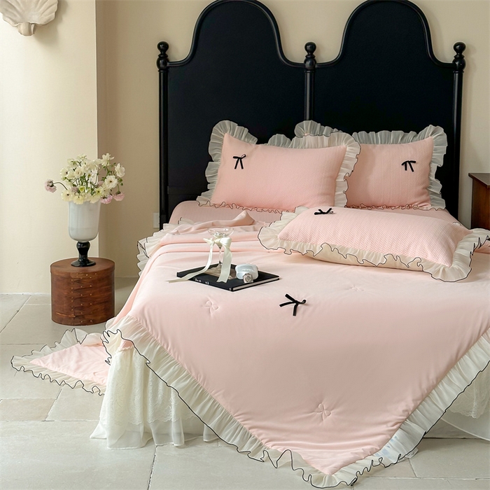 91家纺网 家纺一手货源 找家纺 婳庭家居 2025新款法式蕾丝蝴蝶结夏被夏凉被空调被四件套 淡粉