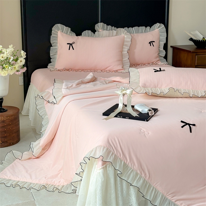 91家纺网 家纺一手货源 找家纺 婳庭家居 2025新款法式蕾丝蝴蝶结夏被夏凉被空调被四件套 淡粉