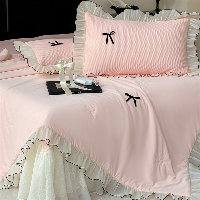 91家纺网 家纺一手货源 找家纺 婳庭家居 2025新款法式蕾丝蝴蝶结夏被夏凉被空调被四件套 淡粉