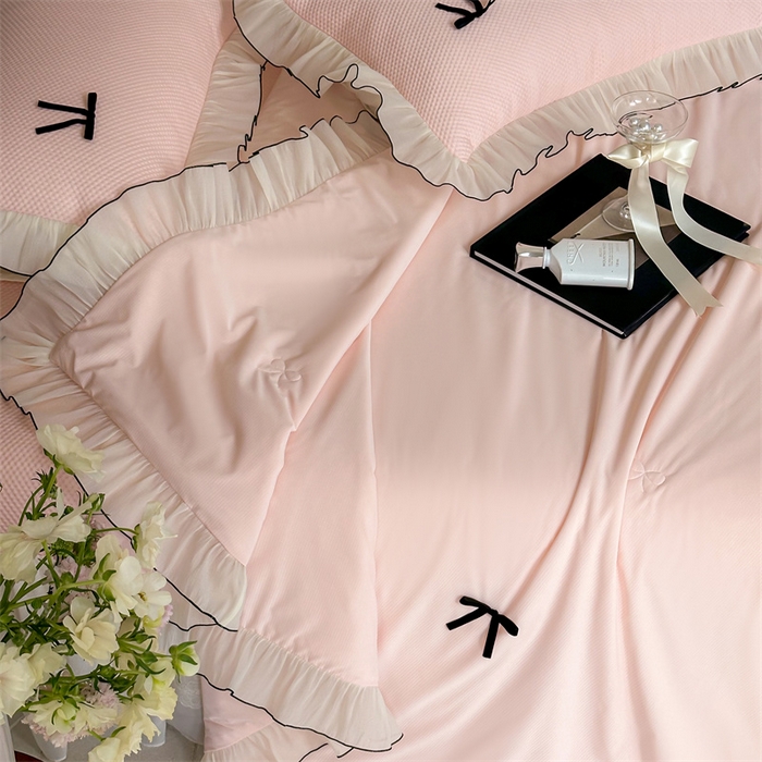 91家纺网 家纺一手货源 找家纺 婳庭家居 2025新款法式蕾丝蝴蝶结夏被夏凉被空调被四件套 淡粉