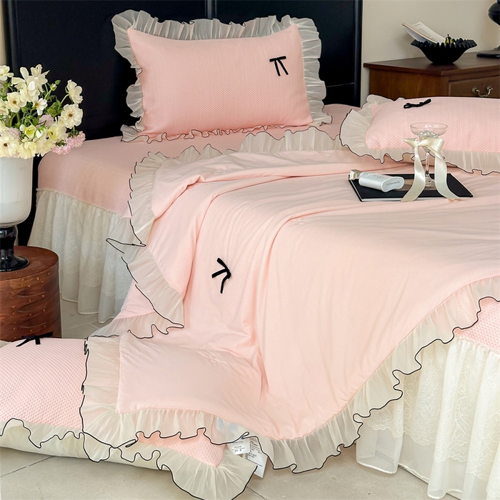 91家纺网 家纺一手货源 找家纺 婳庭家居 2025新款法式蕾丝蝴蝶结夏被夏凉被空调被四件套 淡粉