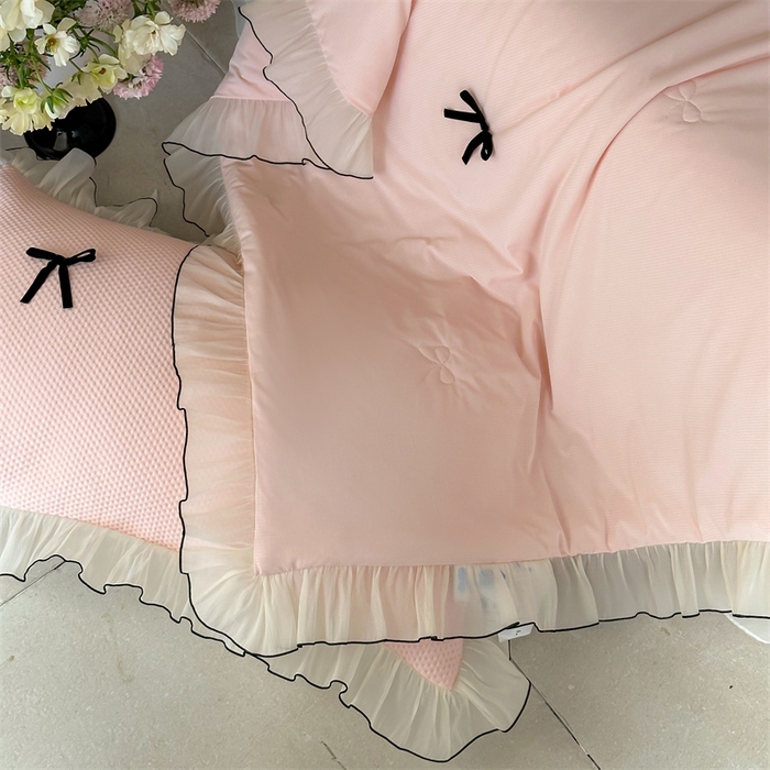 91家纺网 家纺一手货源 找家纺 婳庭家居 2025新款法式蕾丝蝴蝶结夏被夏凉被空调被四件套 淡粉