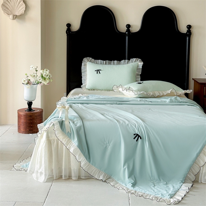 91家纺网 家纺一手货源 找家纺 婳庭家居 2025新款法式蕾丝蝴蝶结夏被夏凉被空调被四件套 浅绿+米白