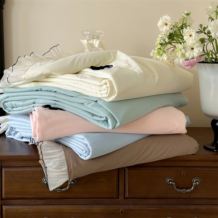 91家纺网 家纺一手货源 找家纺 婳庭家居 2025新款法式蕾丝蝴蝶结夏被夏凉被空调被四件套 组合图仅做展示