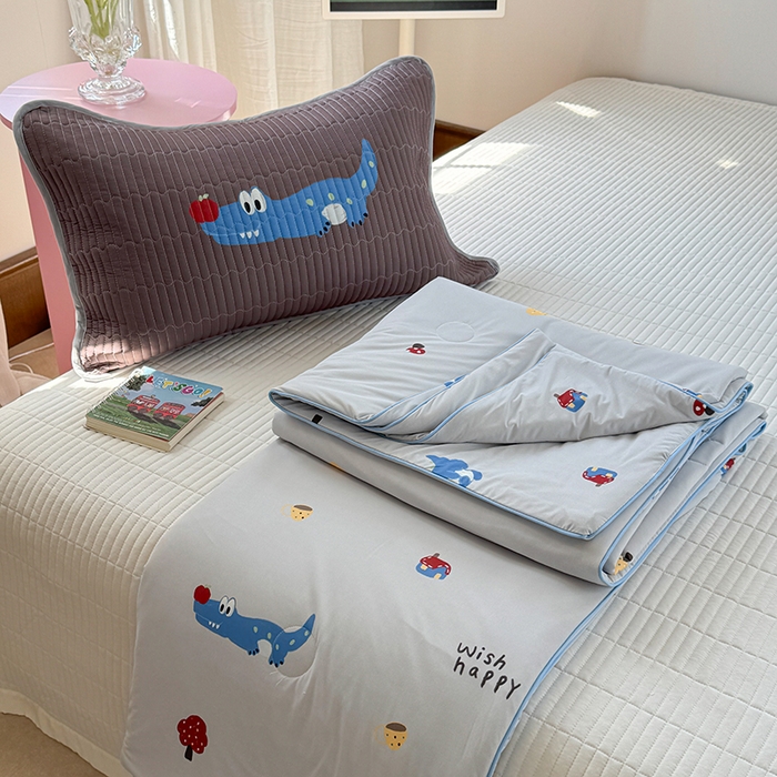 91家纺网 家纺一手货源 找家纺 柚子YOUTH 2025新款锦氨超柔果冻被 深蓝的鱼夏被