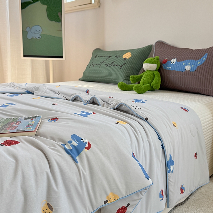 91家纺网 家纺一手货源 找家纺 柚子YOUTH 2025新款锦氨超柔果冻被 深蓝的鱼夏被