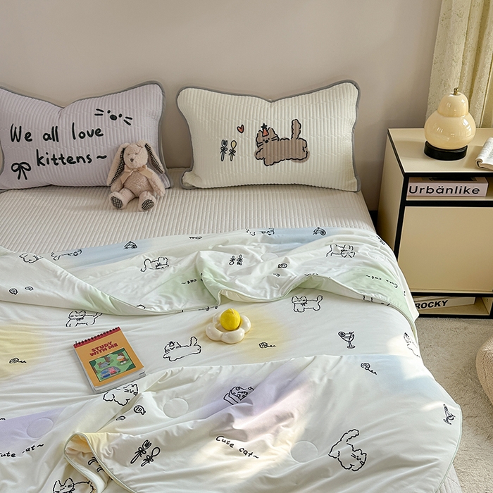 91家纺网 家纺一手货源 找家纺 柚子YOUTH 2025新款锦氨超柔果冻被 小猫春游夏被