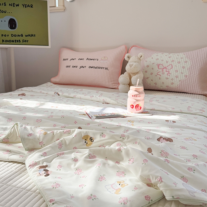 91家纺网 家纺一手货源 找家纺 柚子YOUTH 2025新款锦氨超柔果冻被 玫瑰小狗夏被