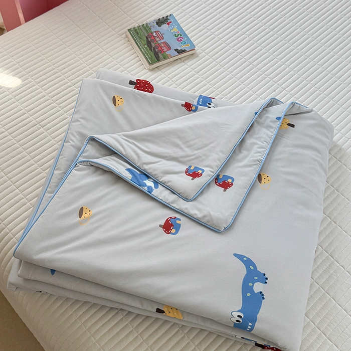 91家纺网 家纺一手货源 找家纺 柚子YOUTH 2025新款锦氨超柔果冻被 深蓝的鱼夏被