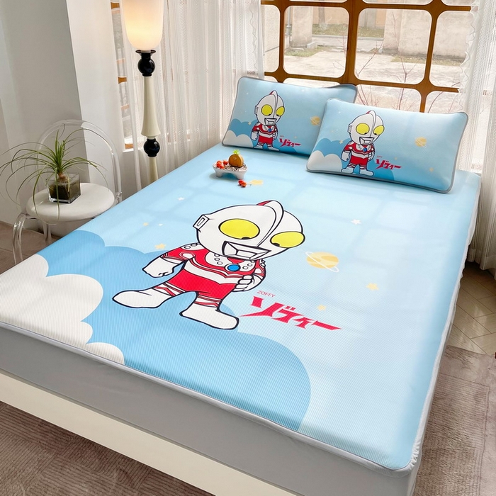 91家纺网 家纺一手货源 找家纺 蘭菲家纺 2025新款冰丝奥特曼凉席套件 发呆