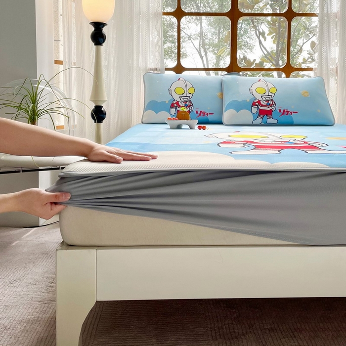 91家纺网 家纺一手货源 找家纺 蘭菲家纺 2025新款冰丝奥特曼凉席套件 发呆