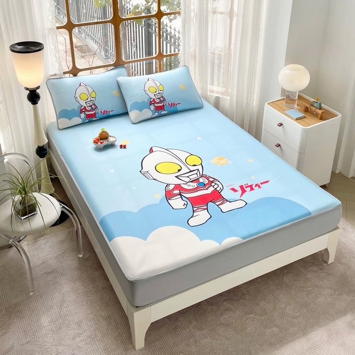 91家纺网 家纺一手货源 找家纺 蘭菲家纺 2025新款冰丝奥特曼凉席套件 发呆