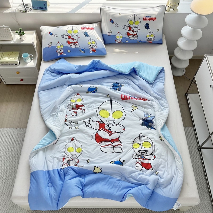 91家纺网 家纺一手货源 找家纺 蘭菲家纺 2025新款凉感丝奥特曼印花夏被 抱团