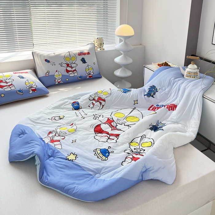 91家纺网 家纺一手货源 找家纺 蘭菲家纺 2025新款凉感丝奥特曼印花夏被 抱团