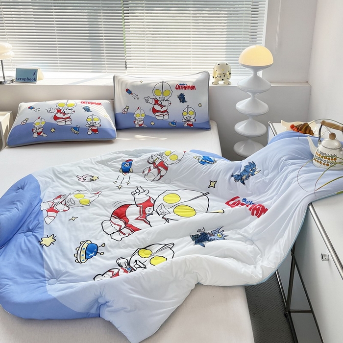 91家纺网 家纺一手货源 找家纺 蘭菲家纺 2025新款凉感丝奥特曼印花夏被 抱团