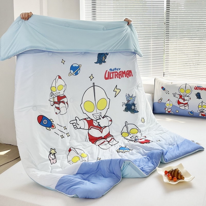 91家纺网 家纺一手货源 找家纺 蘭菲家纺 2025新款凉感丝奥特曼印花夏被 抱团