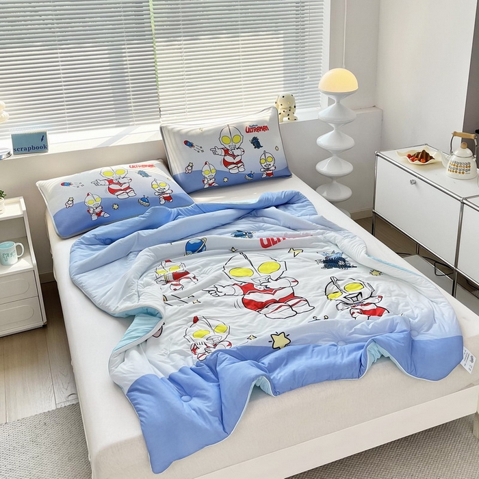 91家纺网 家纺一手货源 找家纺 蘭菲家纺 2025新款凉感丝奥特曼印花夏被 抱团