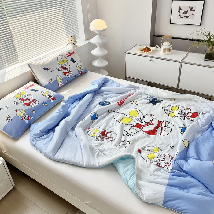 91家纺网 家纺一手货源 找家纺 蘭菲家纺 2025新款凉感丝奥特曼印花夏被 抱团