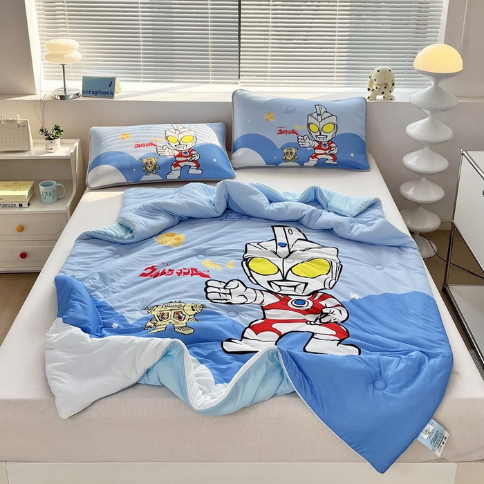 91家纺网 家纺一手货源 找家纺 蘭菲家纺 2025新款凉感丝奥特曼印花夏被 出击