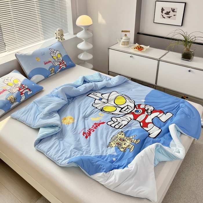 91家纺网 家纺一手货源 找家纺 蘭菲家纺 2025新款凉感丝奥特曼印花夏被 出击