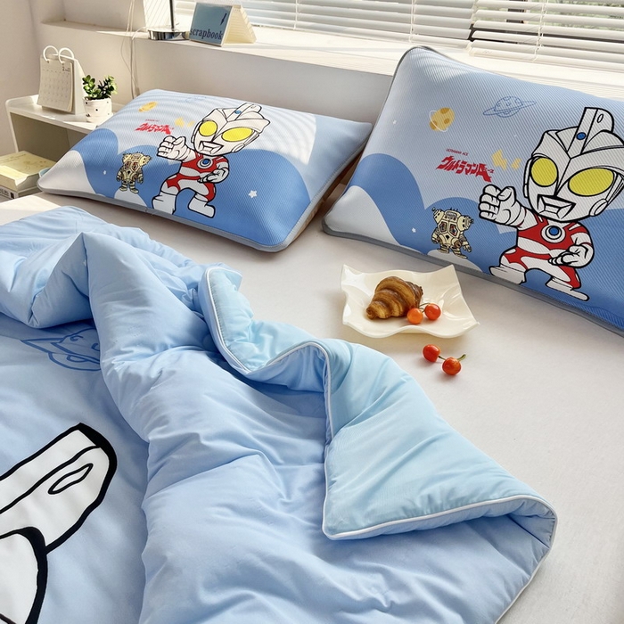 91家纺网 家纺一手货源 找家纺 蘭菲家纺 2025新款凉感丝奥特曼印花夏被 出击