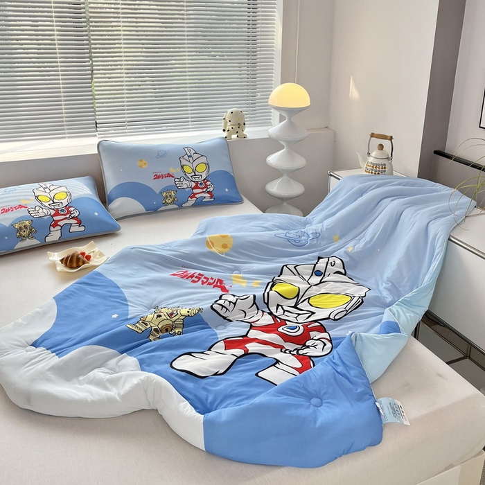 91家纺网 家纺一手货源 找家纺 蘭菲家纺 2025新款凉感丝奥特曼印花夏被 出击