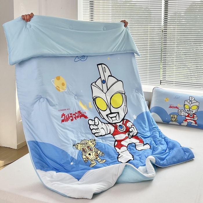 91家纺网 家纺一手货源 找家纺 蘭菲家纺 2025新款凉感丝奥特曼印花夏被 出击