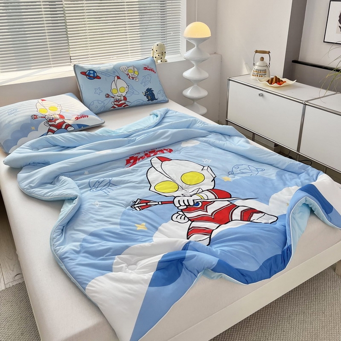 91家纺网 家纺一手货源 找家纺 蘭菲家纺 2025新款凉感丝奥特曼印花夏被 独行者