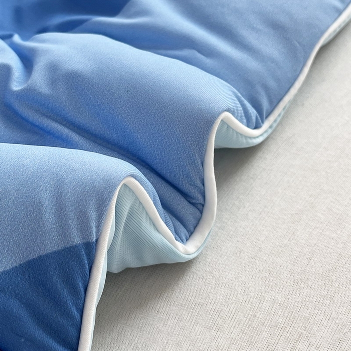 91家纺网 家纺一手货源 找家纺 蘭菲家纺 2025新款凉感丝奥特曼印花夏被 独行者