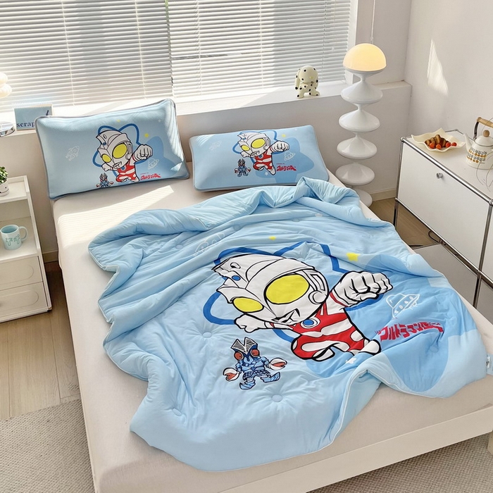 91家纺网 家纺一手货源 找家纺 蘭菲家纺 2025新款凉感丝奥特曼印花夏被 飞天