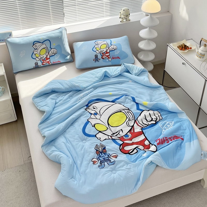 91家纺网 家纺一手货源 找家纺 蘭菲家纺 2025新款凉感丝奥特曼印花夏被 飞天