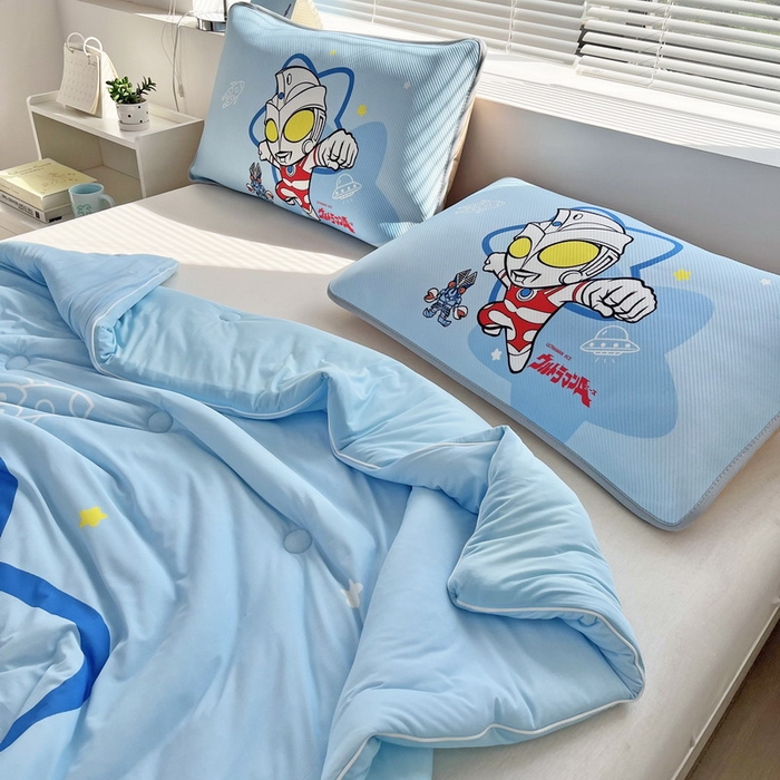 91家纺网 家纺一手货源 找家纺 蘭菲家纺 2025新款凉感丝奥特曼印花夏被 飞天