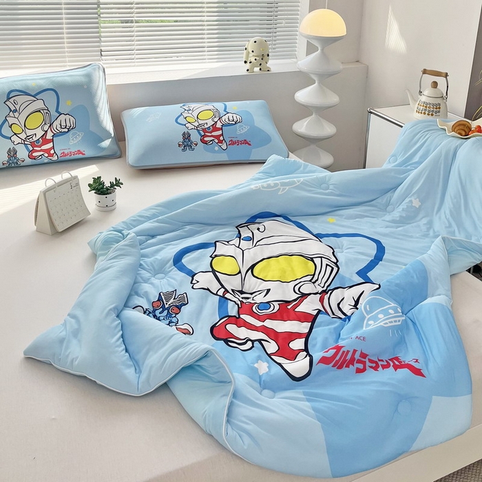 91家纺网 家纺一手货源 找家纺 蘭菲家纺 2025新款凉感丝奥特曼印花夏被 飞天