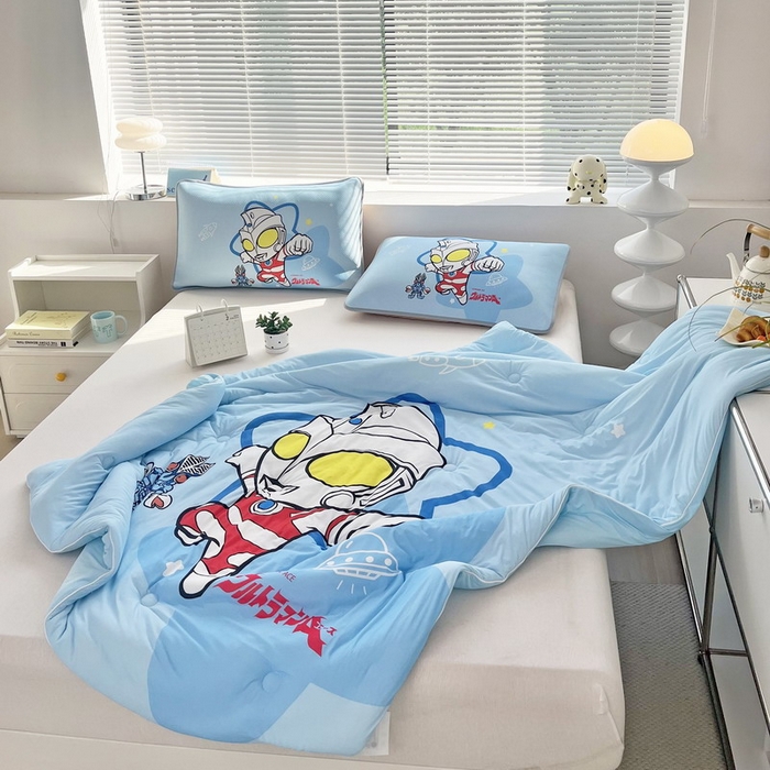 91家纺网 家纺一手货源 找家纺 蘭菲家纺 2025新款凉感丝奥特曼印花夏被 飞天