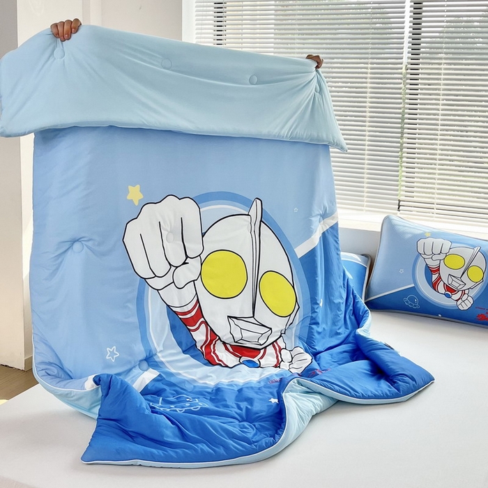 91家纺网 家纺一手货源 找家纺 蘭菲家纺 2025新款凉感丝奥特曼印花夏被 冠军