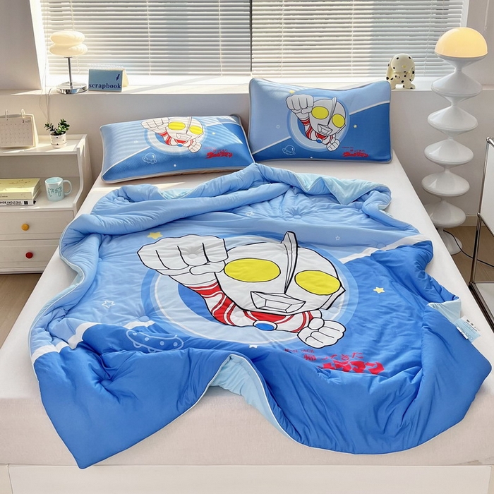 91家纺网 家纺一手货源 找家纺 蘭菲家纺 2025新款凉感丝奥特曼印花夏被 冠军