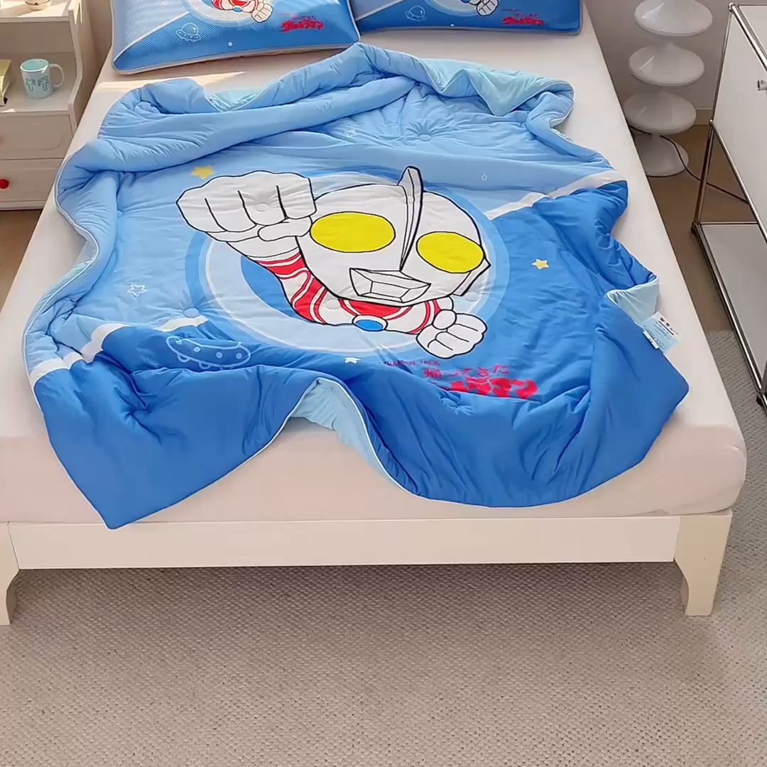 91家纺网 家纺一手货源 找家纺 蘭菲家纺 2025新款凉感丝奥特曼印花夏被 冠军