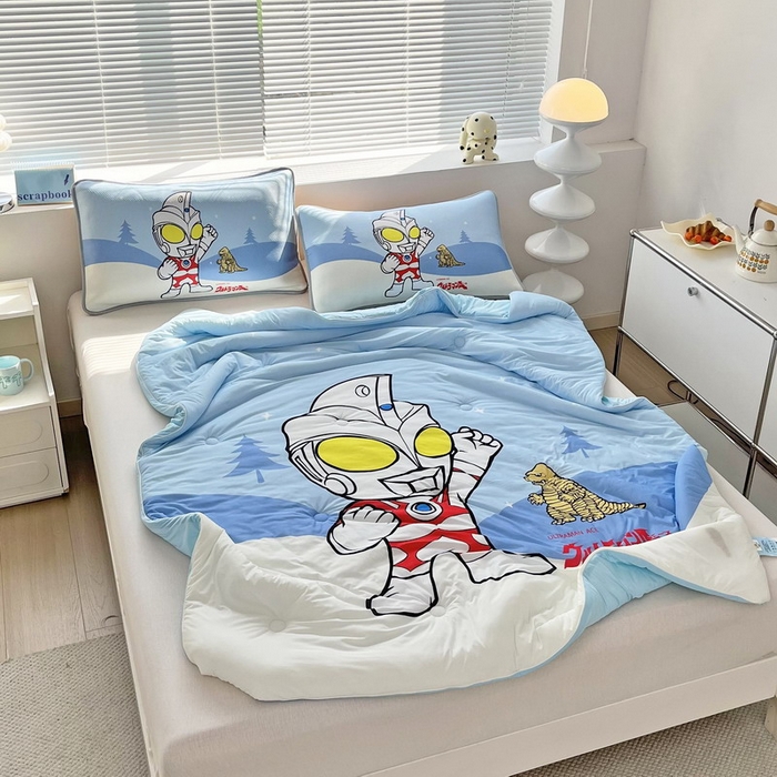 91家纺网 家纺一手货源 找家纺 蘭菲家纺 2025新款凉感丝奥特曼印花夏被 归来