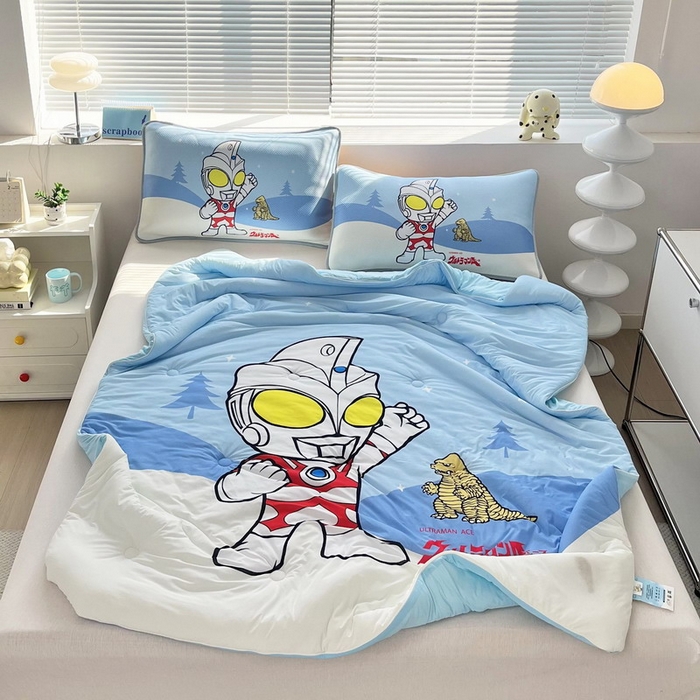 91家纺网 家纺一手货源 找家纺 蘭菲家纺 2025新款凉感丝奥特曼印花夏被 归来