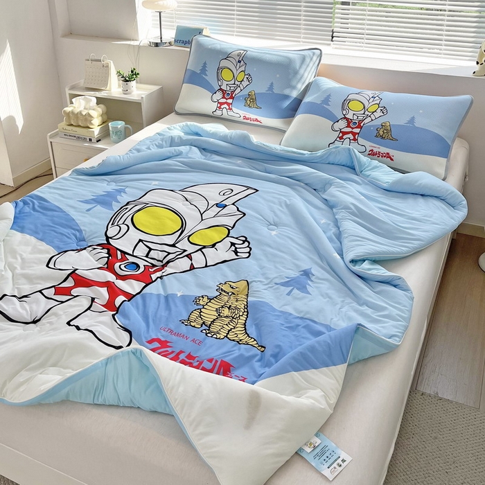 91家纺网 家纺一手货源 找家纺 蘭菲家纺 2025新款凉感丝奥特曼印花夏被 归来