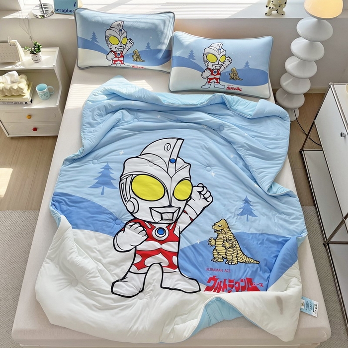 91家纺网 家纺一手货源 找家纺 蘭菲家纺 2025新款凉感丝奥特曼印花夏被 归来